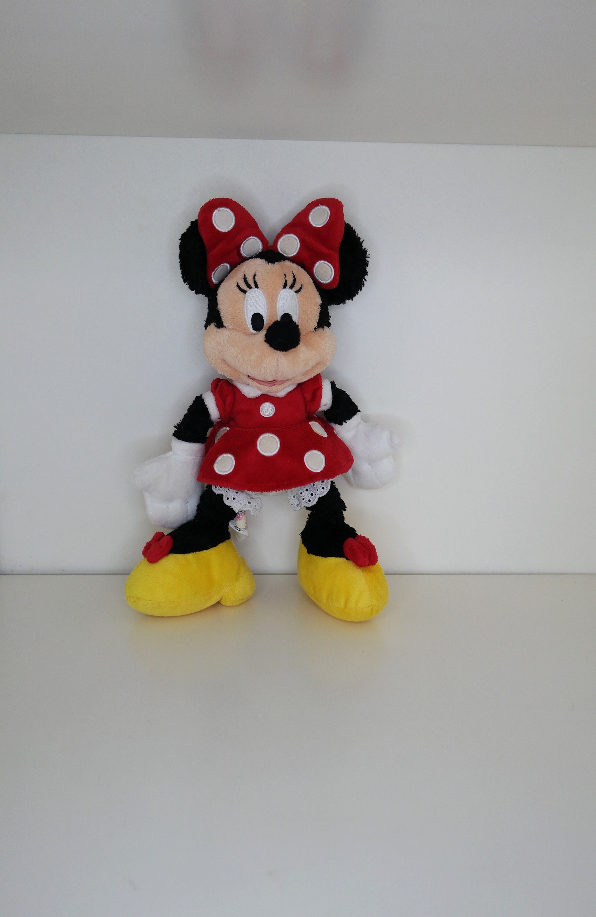 Good Smile Disney Minnie Mouse (Polka Dot Dress Version) Nendoroid Action  Figure, Multicolor