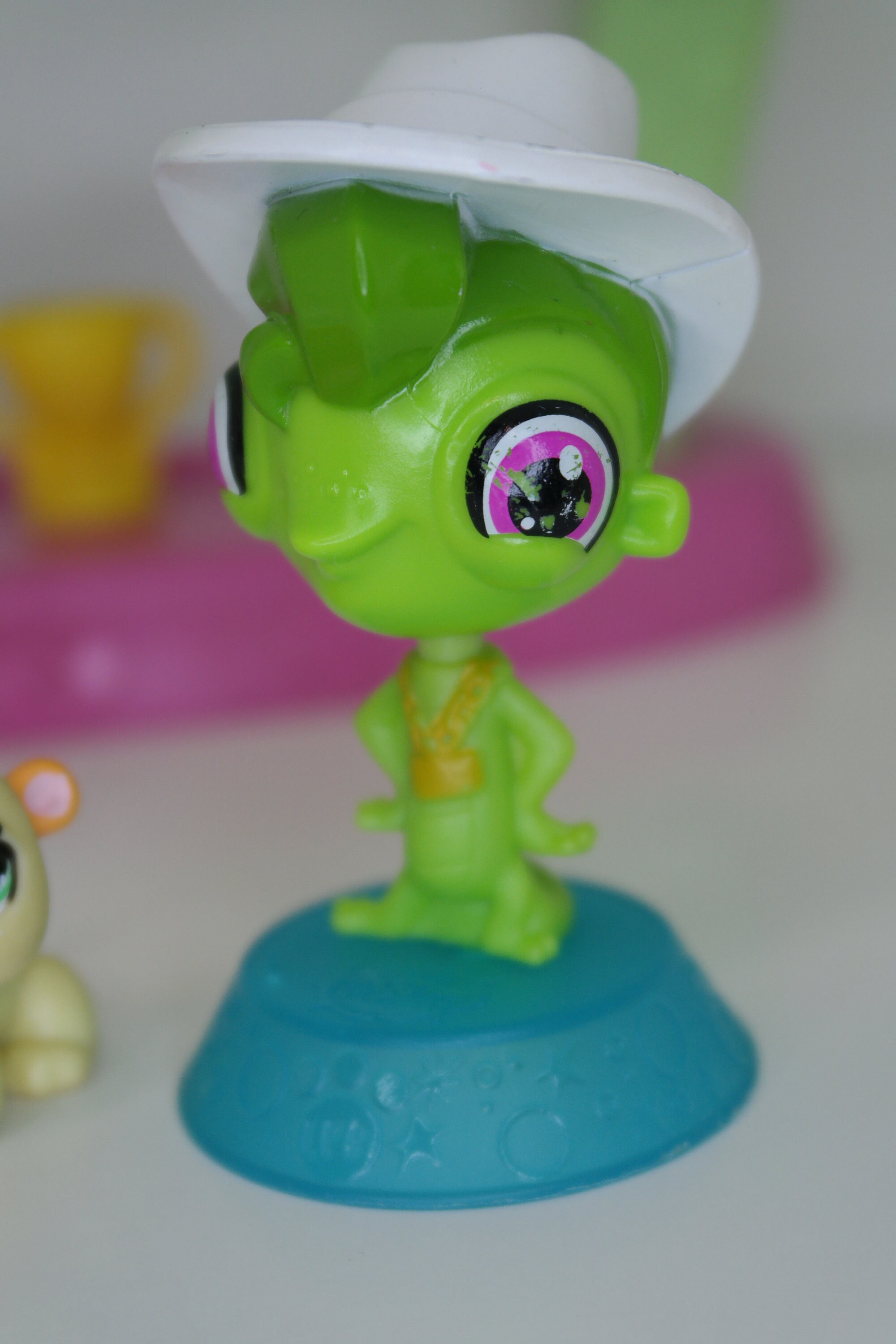 Lps Scene Vintage Hasbro Littlest Pet Shop Spotlight Scene, 3 LPS Pets Play Set ...