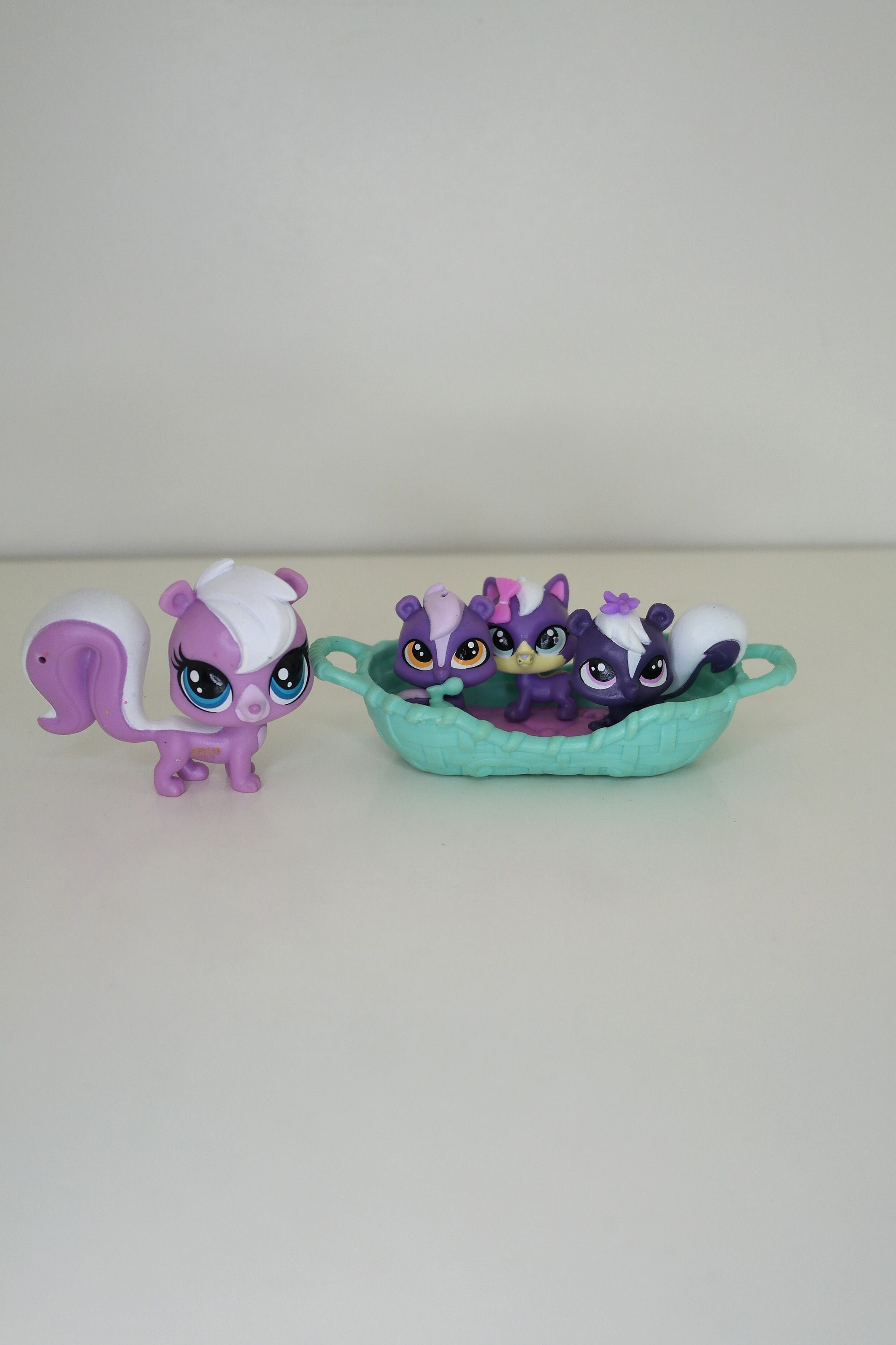 Hasbro Littlest Pet Shop LPS Skunks Surprise Families Mini Pet Pack Lot  of Pets and Accessory Pre-owned