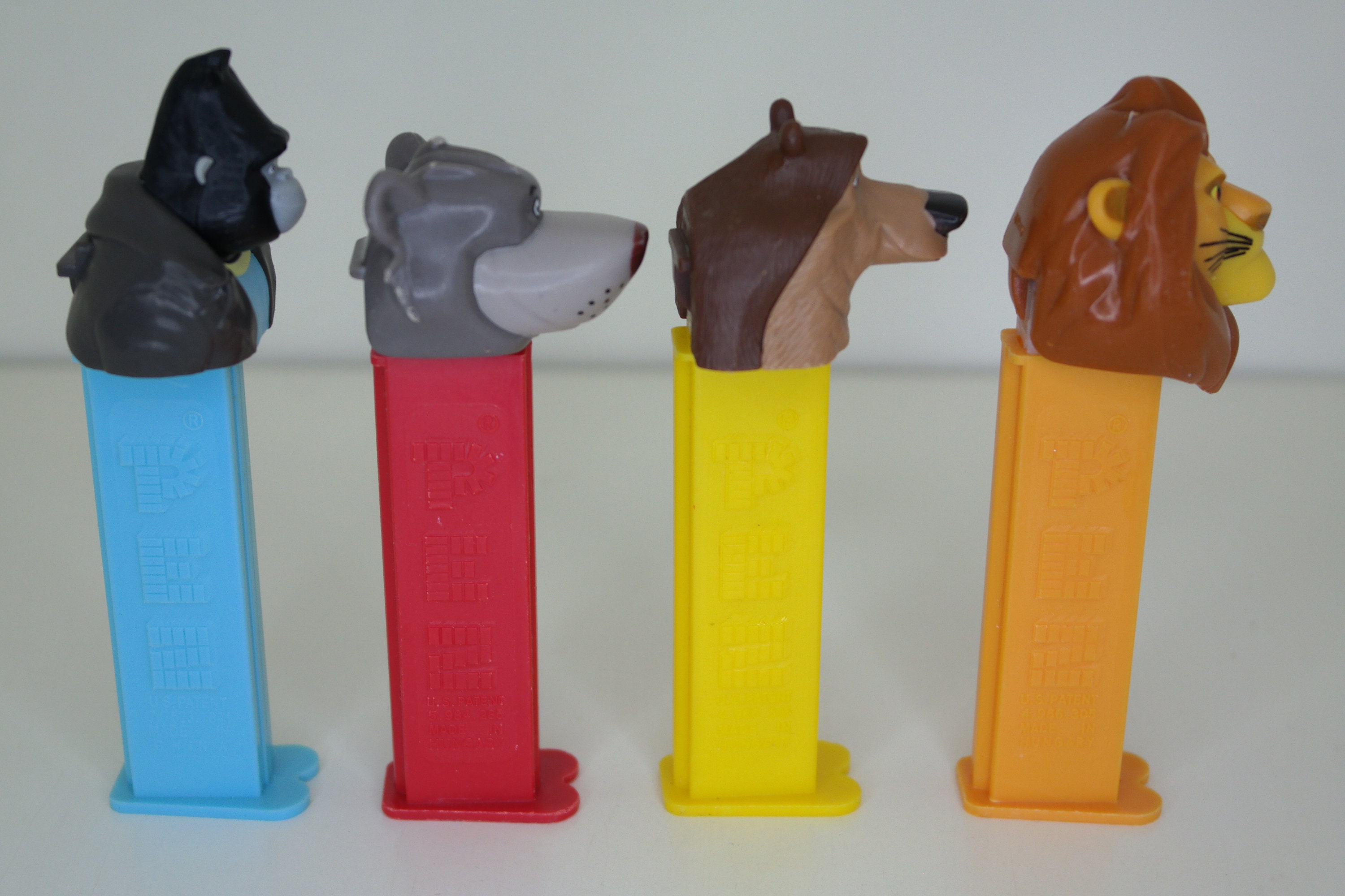 PEZ ペッツディスペンサー キャラクターセット 37個 PEZ ペッツディスペンサー キャラクターセット 37個 - メルカリ