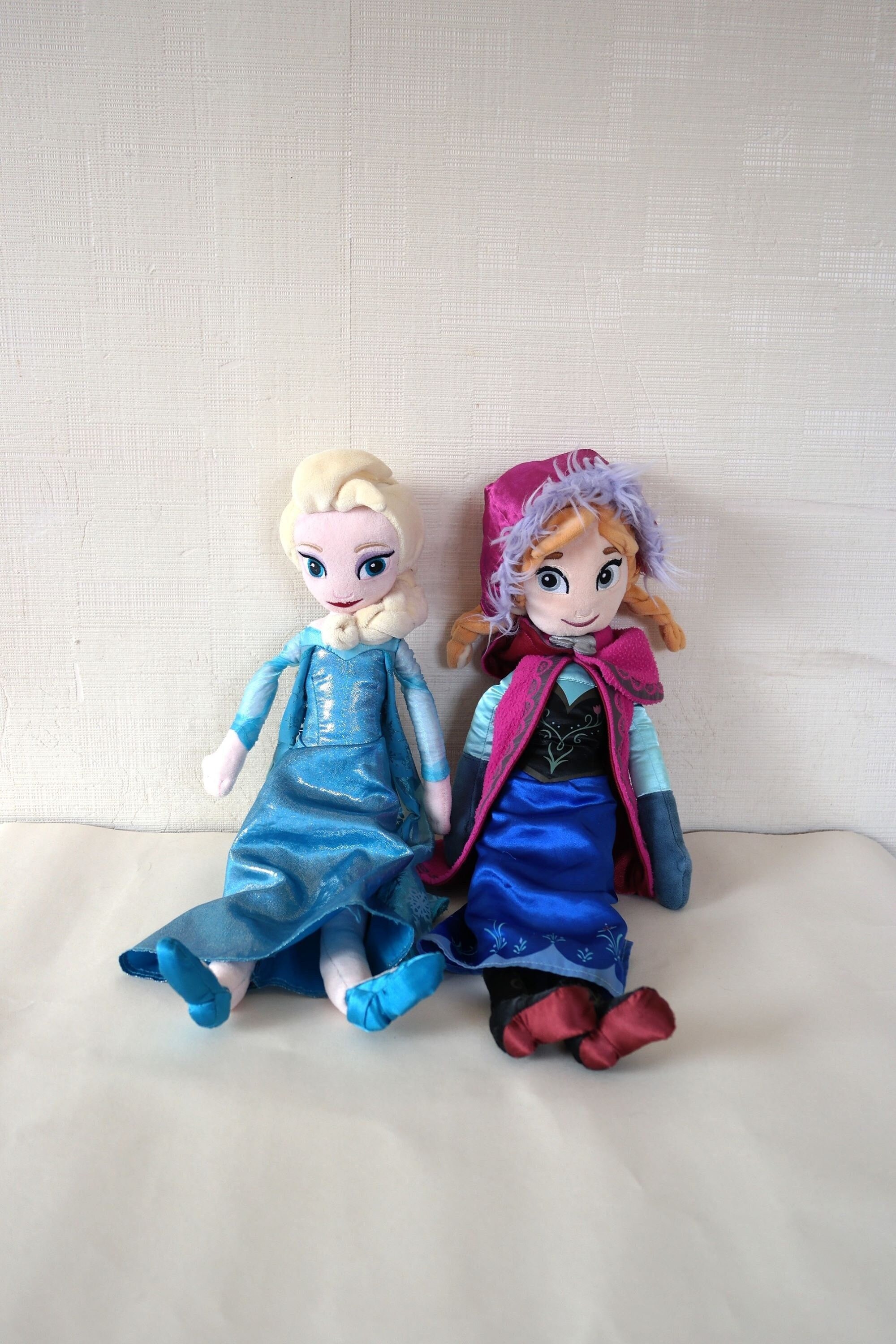 Fandegoodies - PELUCHE REINE DES NEIGES ELSA OU ANNA