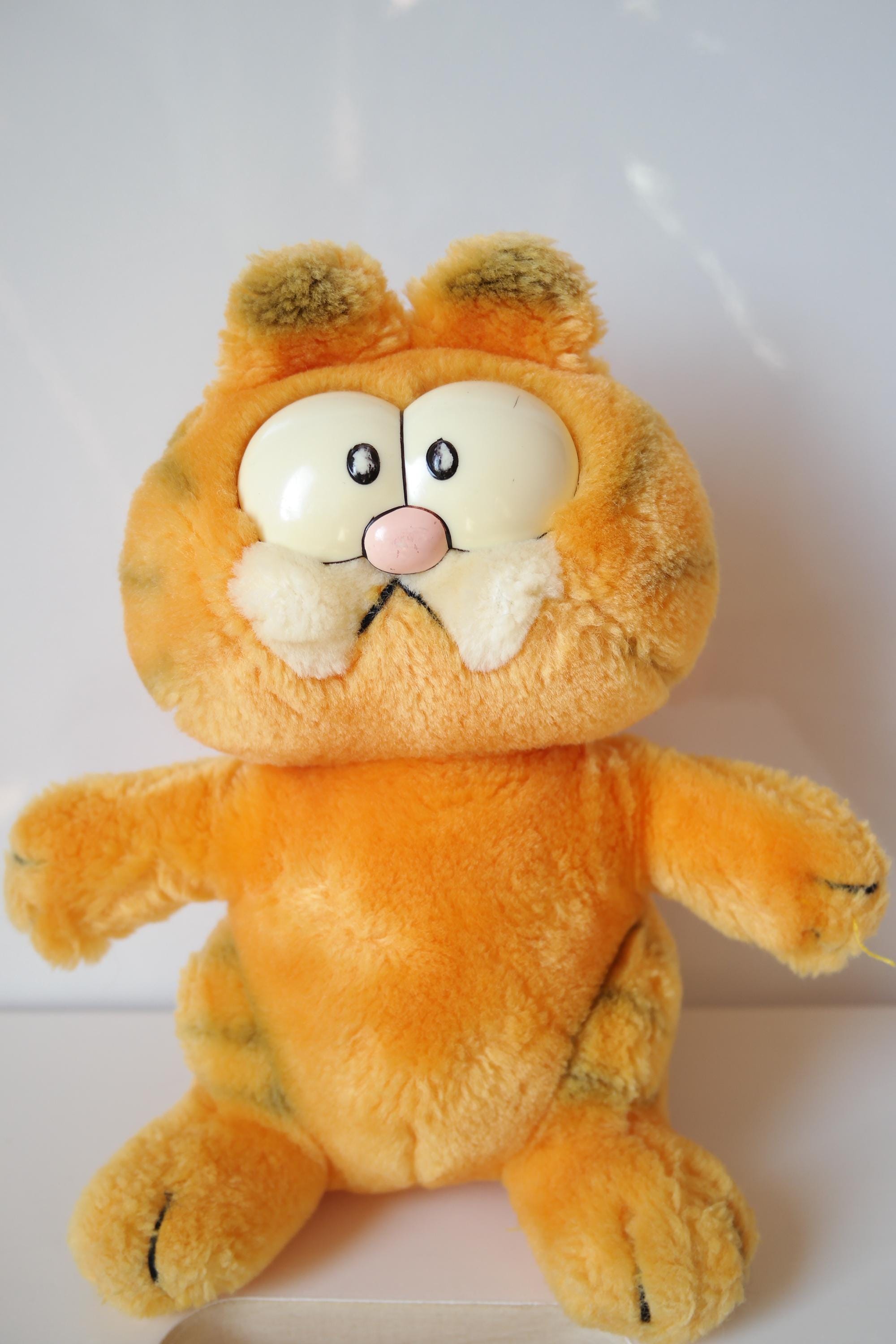 Vintage 80s Garfield Plush Dakin Collectible Retro Display