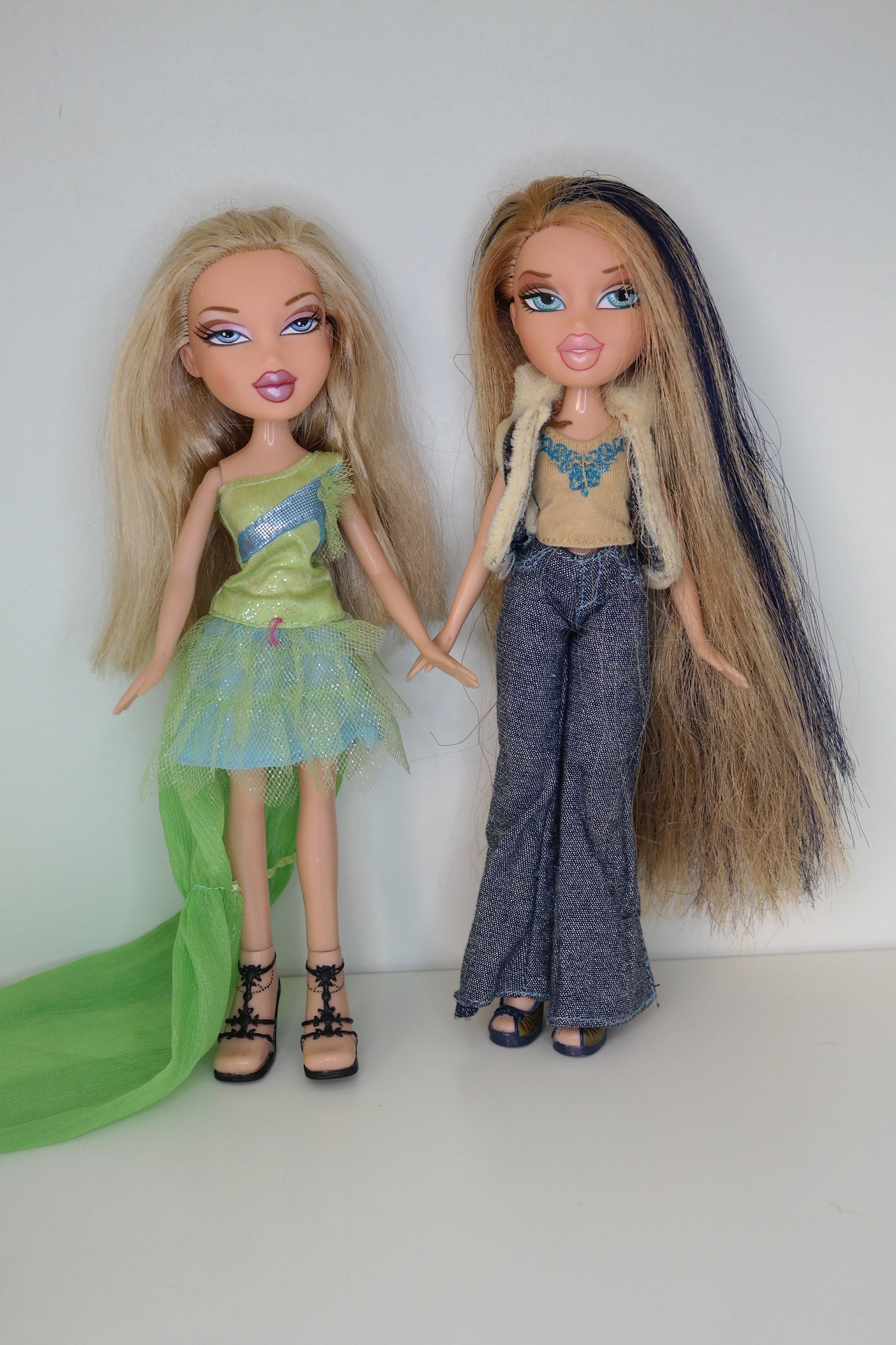 Buy Bratz Dolls Authentic MGA Bratz Bratz Pick Your Fashion Doll: Bratz  Basic Cloe V6 Holiday Edition and Cloe Magic Hair Edition Online in India 