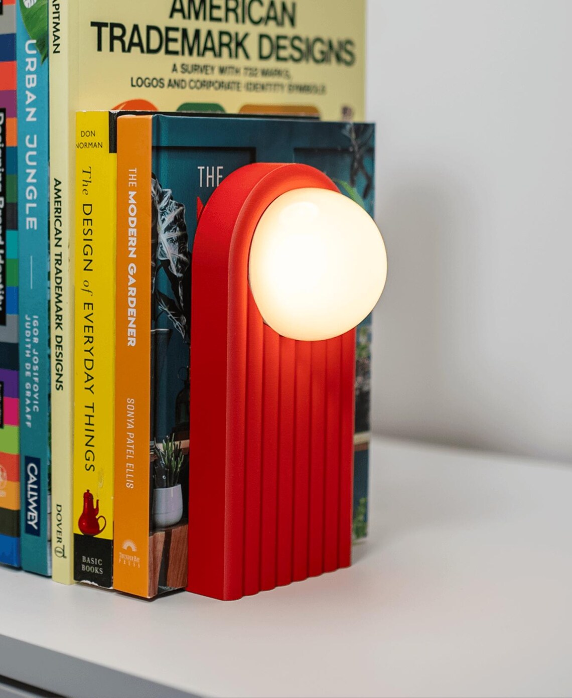3D printed bookends with wireless lights