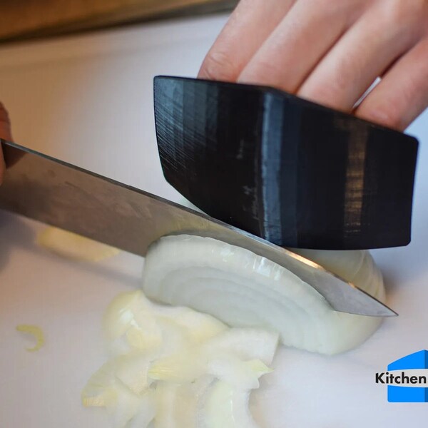 Kitchen Shield | onion | kitchen | chopping | food | cooking | cutting | chopping board