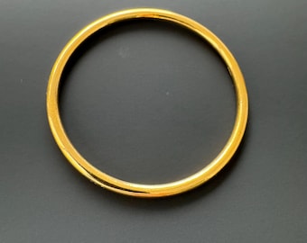 Armreif aus 24-karätigem Massivgold: Handgefertigter, minimalistischer Feinschmuck