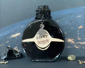 Event Horizon – Bouteille de potion Black Hole Fantasy | Objet de collection cosmique, élixir de galaxie, accessoire du MDN, accessoire de cosplay, décoration d'apothicaire