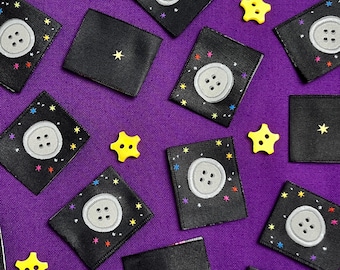 Botão Moon - Etiqueta tecida para seus produtos artesanais - pacote com 4