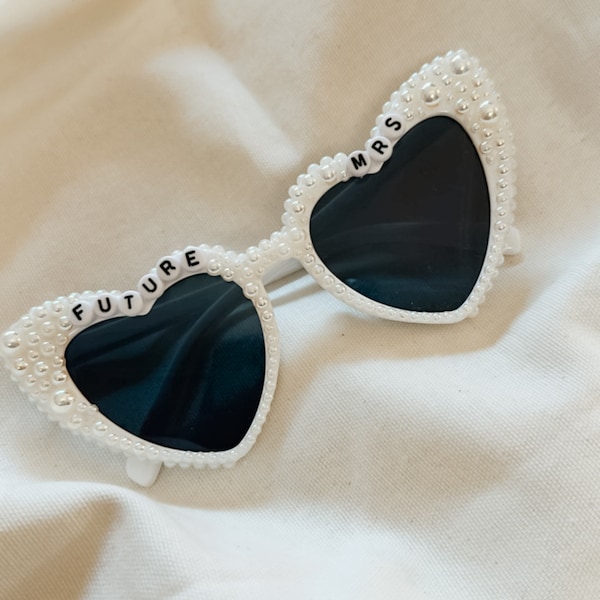 Customized Bride Heart Rhinestone Sunglasses, Bride to Be Sunglasses, Bridal Pearl Sunglasses, Rhinestone wedding accessories, Bridal Shower