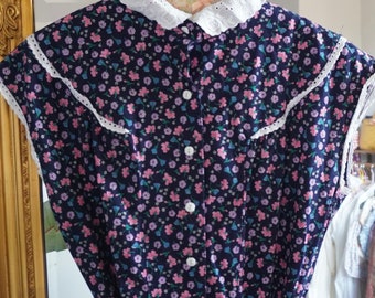 Blommig teklänning i vintagestil från Laura Ashley | klänning i cottagecore-stil