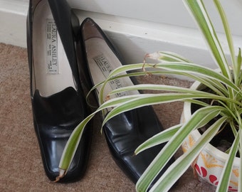 Vintage Laura Ashley leather shoes pumps