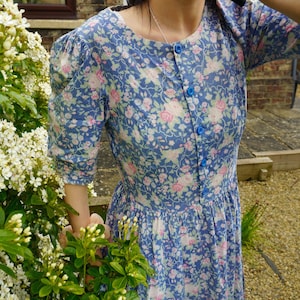Vintage lovey 80s Laura Ashley dress