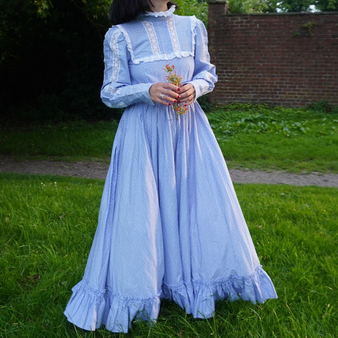 Beautiful rare 1970s Laura Ashley cotton midi dress