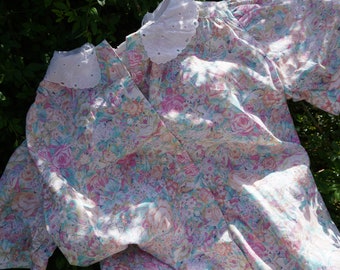 Florale Rüschenbluse im Laura Ashley Stil