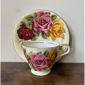 AYNSLEY Rot Rosa Gelb Cabbage Rose Bone China Tasse & Untertasse Set - England