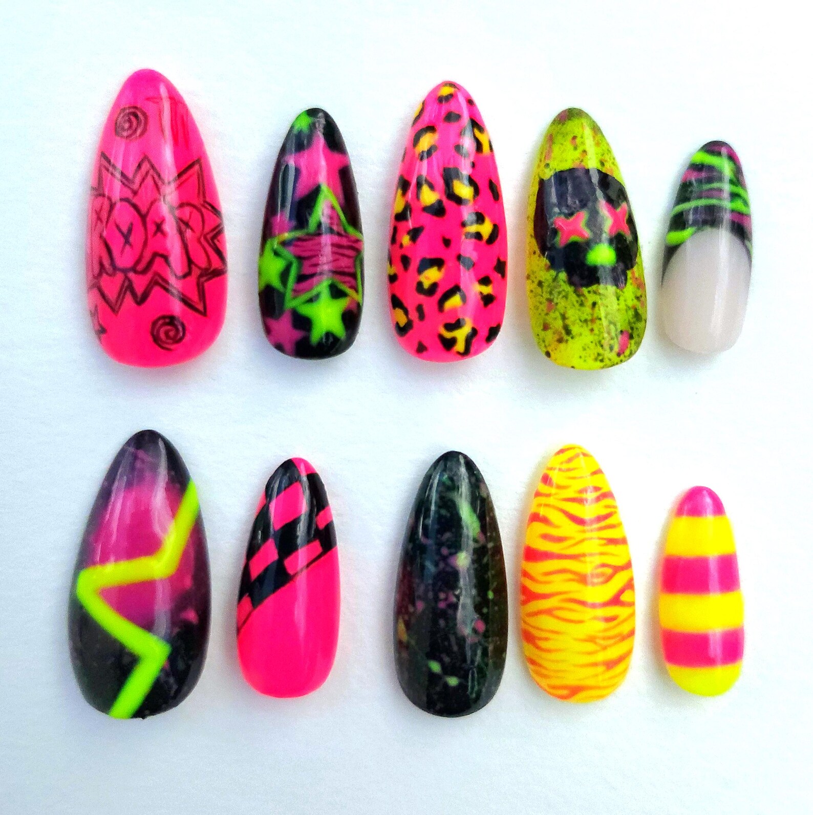 rawr-xd-y2k-scenecore-nails-etsy