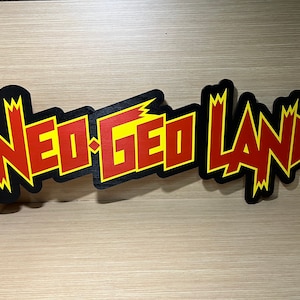 Displaybord Logo NEO GEO LAND in Hout - Display hangwand Man Cave Aes Cartel Madera Wood Variant b