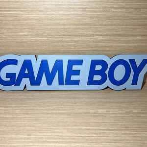 Displaybord Logo Game boy GB in hout - Display hangmuur Man Cave Aes Cartel Madera Wood Mega drive Genesis Master systeem Gameuitrusting