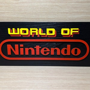 Display Sign Logo World Of Nintendo in Wood - Display hang muur Man Cave Cartel Madera Wood Switch Nintendo NES SNES N64