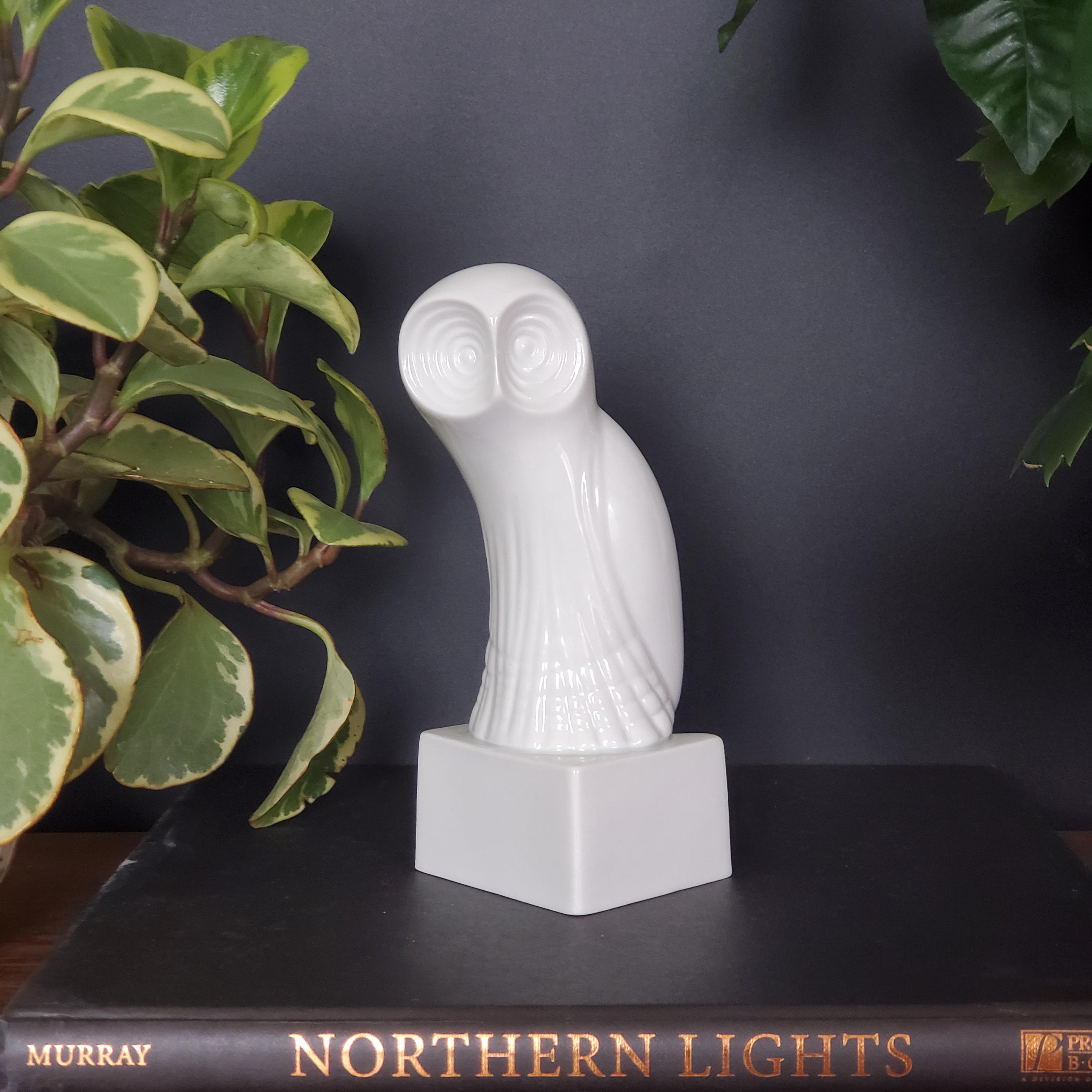 Royal Dux White Owl designed by Jaroslav Jezek, Mid Century Animal Porcelain Figurine, Circa 1950