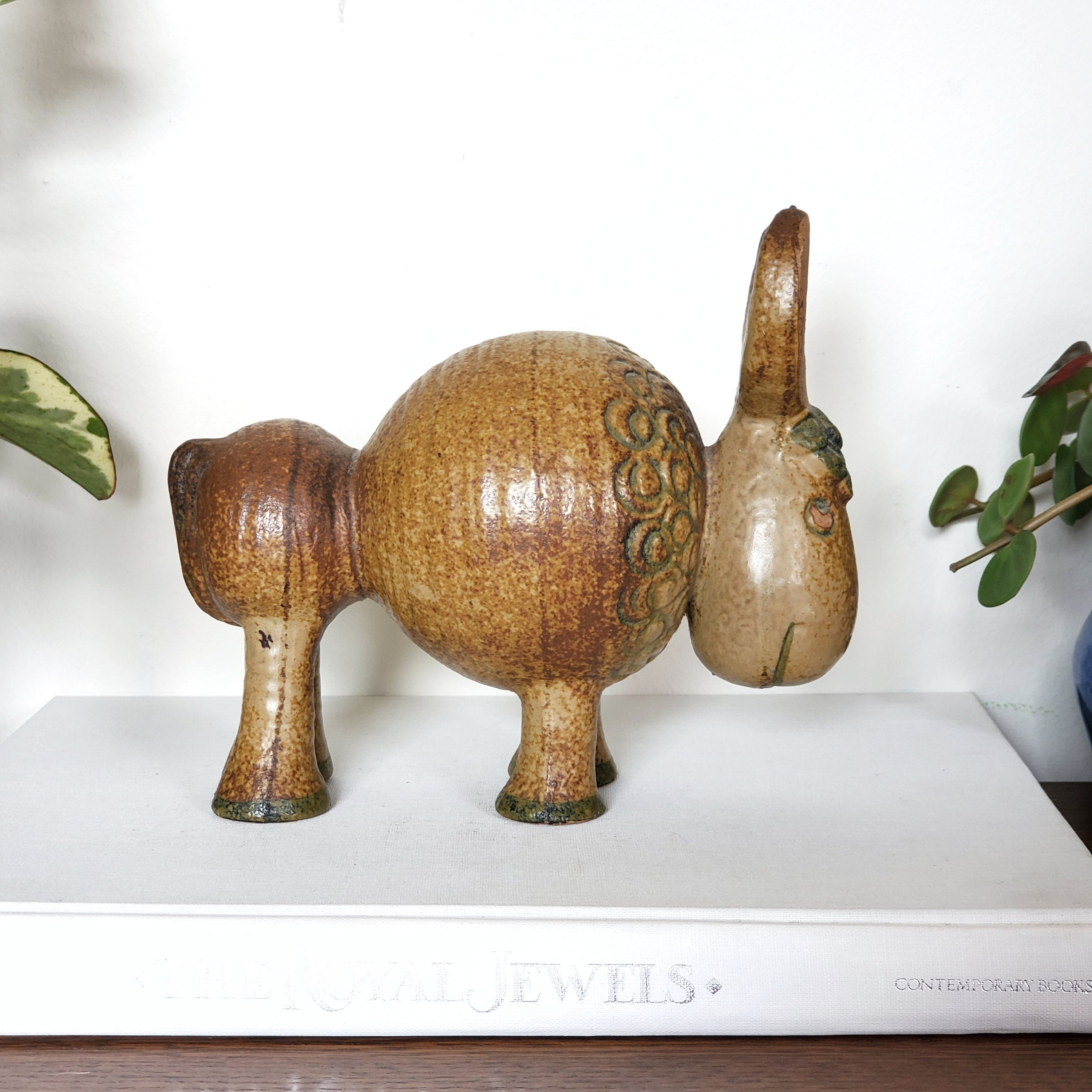 Lisa Larson Buffel / Buffalo Figurine, Gustavsberg, Jura Lisa Larson Buffel / Buffalo Figurine, Gustavsberg, Jura