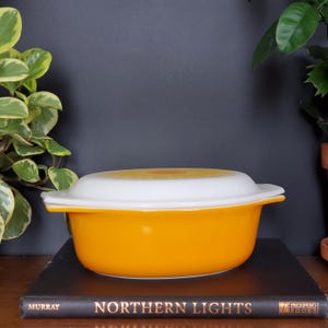Pyrex 043 Daisy & Sunflower Orange Oval Casserole Dish With Lid, 1.5 Qt Casserole, Pyrex Milk Glass, Vintage Ovenware White And Yellow