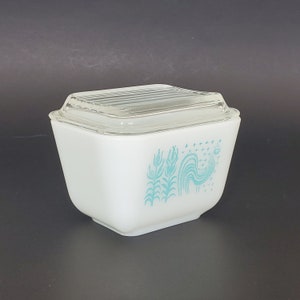 Small Pyrex Blue Amish Butterprint Fridgie 501 B, 1 1/2 Cup, Refrigerated Container With Lid, Rare Pyrex