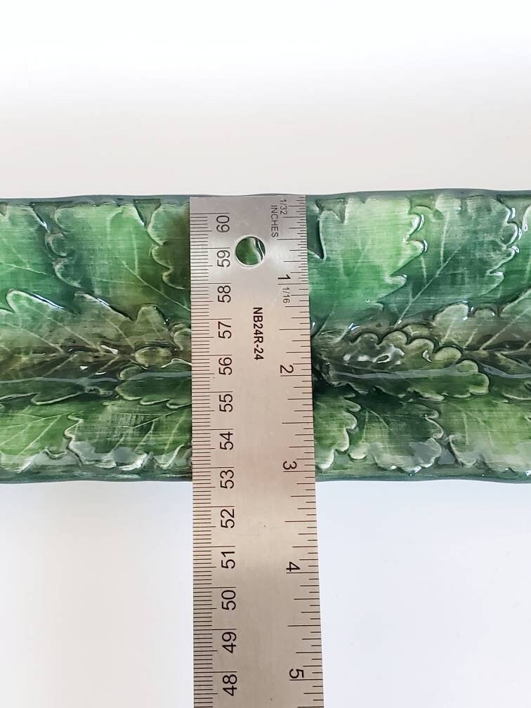Matcha Leaf Flirty Edge Olive Dish