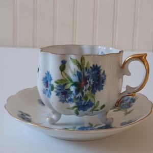 Vintage Saji Teacup and Saucer: Scalloped Floral China, Gold Trim