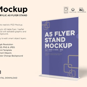 Könnte beinhalten: Ein Mockup eines A5-Flyerständers aus klarem Acryl mit violettem Hintergrund und weißem grafischem Design. Der Ständer ist 4000 x 4000 Pixel groß und hat 300 DPI. Der Text "A5 Flyer Stand Mockup" ist auf dem Ständer aufgedruckt.