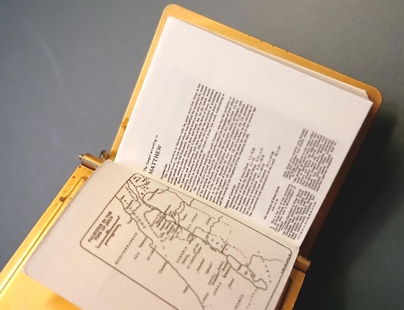 Miniature Holy Bible Keychain Charm: Gold Tone TB… - image 9