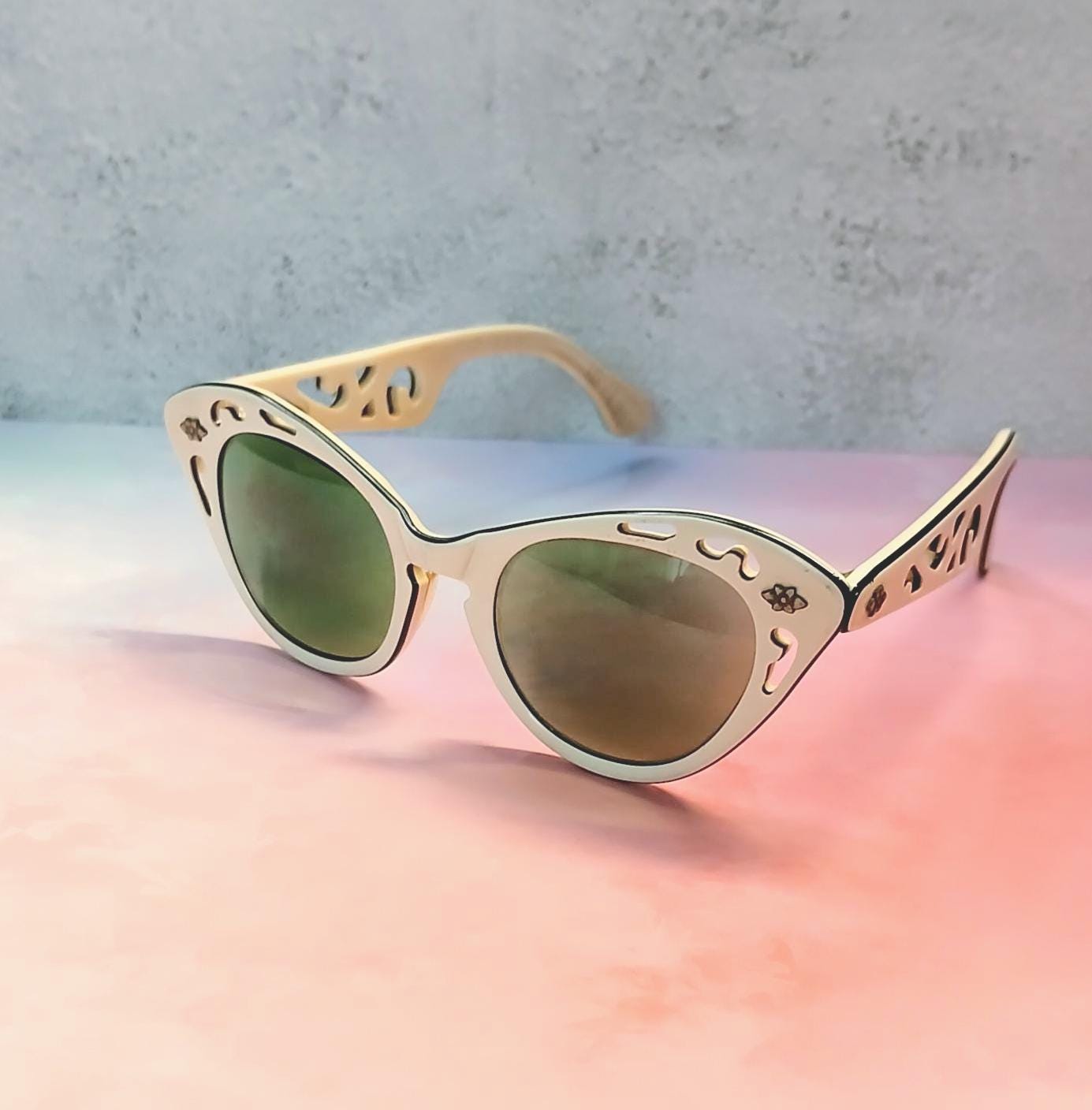 Vintage 1960s Italian Sunglasses - Etsy display picture 2