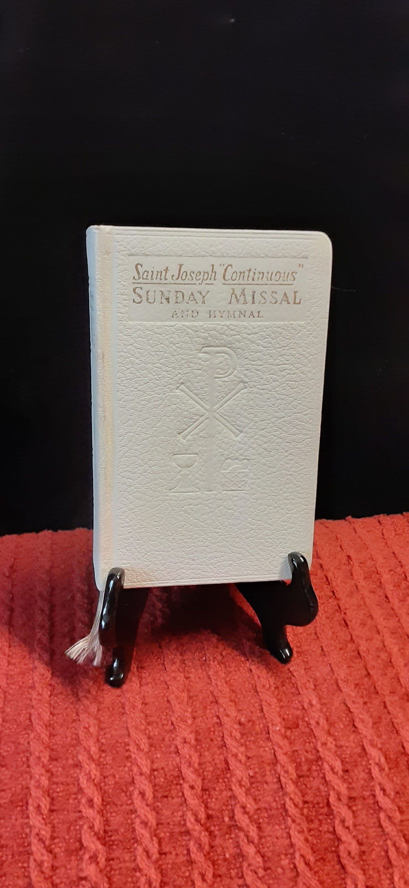 Saint Joseph "Continuous" Sunday Missal and Hymnal ~ White Leatherette ~ Vintage from 1966 ~ New Revised Liturgy ~ St. Joseph Missal