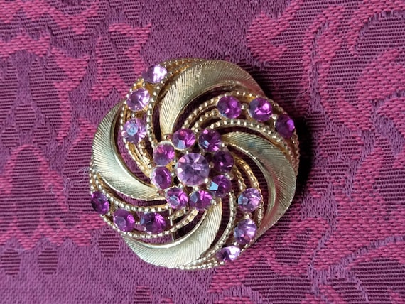 Vintage Lisner Rhinestone Brooch, Golden Swirl Design
