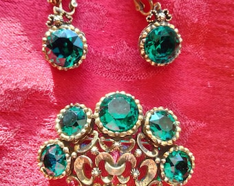 Signed Kramer Emerald Green Rhinestone Demi Parure, Crown Brooch, Dangle Earrings