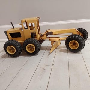 Vintage Metal Tonka Toy Road Grader