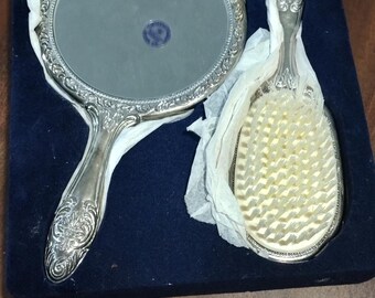 Vintage International Silver Co Silver, Comb, Mirror, Brush  display picture 3