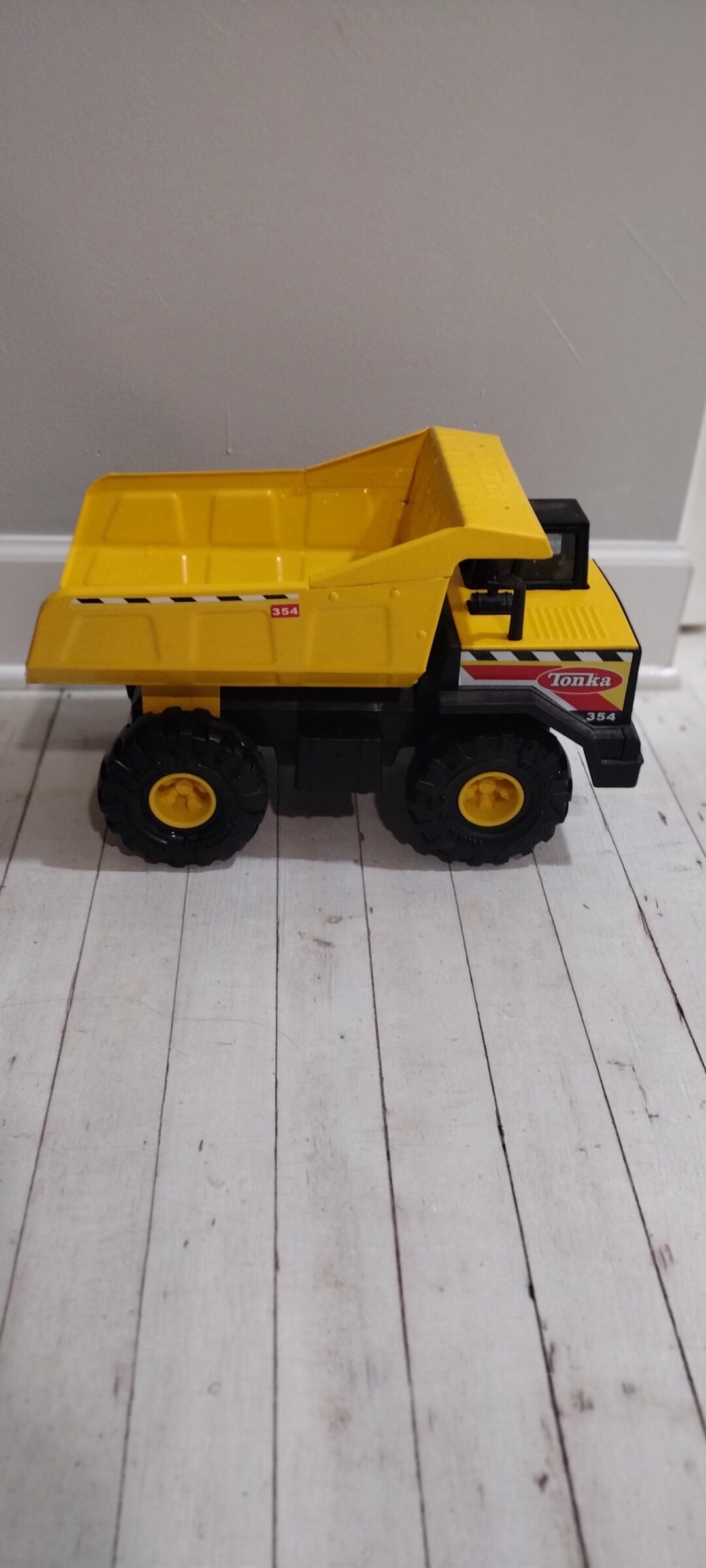 Tonka Truck 354 Yellow 2012 Dump Truck Great Condition - Main Image