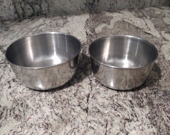 Set of 2 vintage stainless bowls, nesting