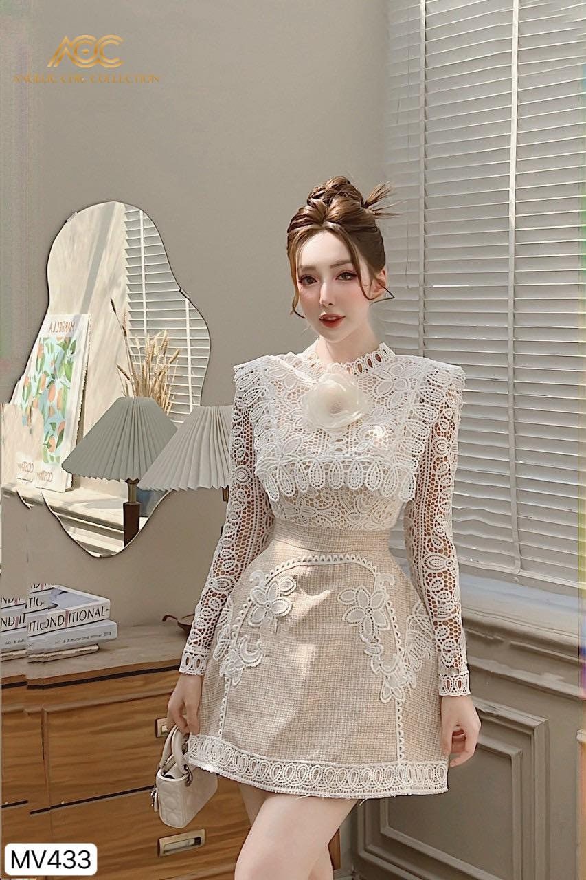white lace long sleeve formal dress Backless White Lace Wedding Gown with Long Sleeves Off White / 6