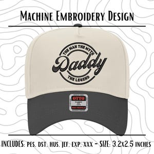 Puede incluir: Una gorra de béisbol blanca y gris con un diseño bordado en negro que dice "The Man The Myth Daddy The Legend".