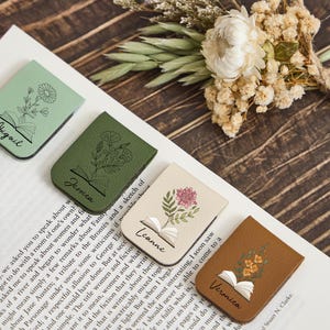 Personalized Birth Flower Magnetic Bookmark-A Meaningful Book Lover Gift for Women