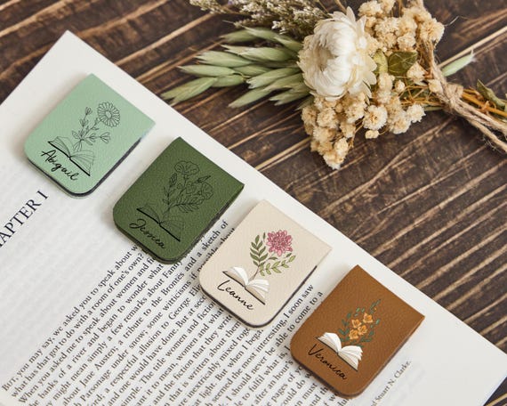 Personalized Birth Flower Magnetic Bookmark-A Meaningful Book Lover Gift for Women
