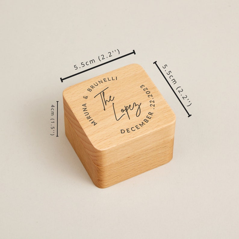 Caja de anillo de madera de diseñador con personalización, caja de anillo de compromiso grabada con nombre, caja de anillo de boda, regalo de aniversario, caja de anillo grabado imagen 4