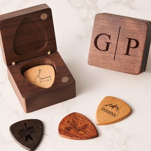 Gepersonaliseerde plectrums, aangepaste houten plectrum koffer met gravure, houten plectrum organizer muziekcadeau voor gitarist muzikant