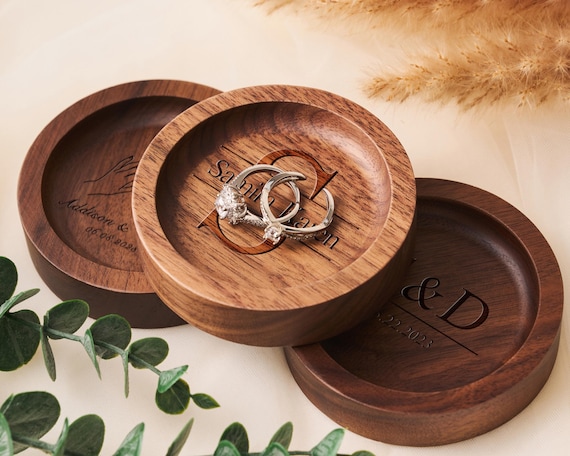 Customized Round Wood Ring Dish For Anniversary Gifts,Engagement Ring Holder,Personalized Wedding Ring Dish,Wedding Gift,Gifts for Newlyweds