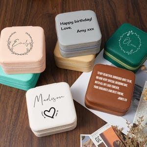 Handgemaakte gegraveerde geboortebloem sieradendoos, bruidsdouche cadeau vriendin, sieraden organisator geval cadeau voor moeder, jubileumcadeau voor haar