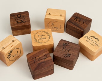 Designer-Ringbox aus Holz mit Personalisierung, gravierte Verlobungsringbox mit Namen, Eheringbox, Jubiläumsgeschenk, Ringbox mit Gravur