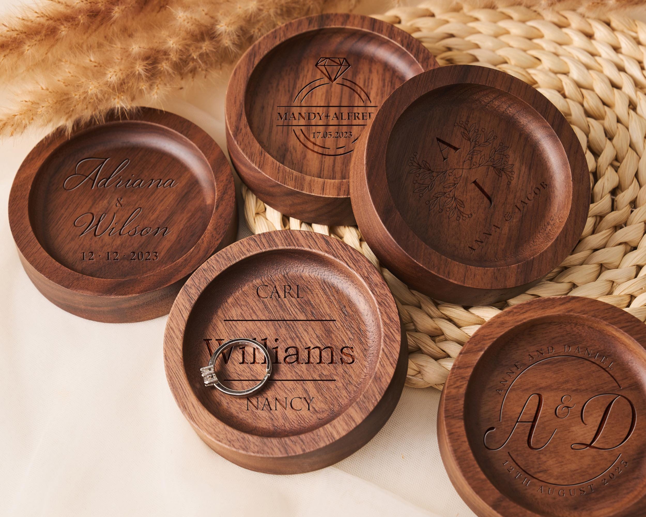 Muso Wood Élégant Support De Bague En Bois De Noyer Et Laiton – Support En Forme De Cône Pour Le Rangement Et La Présentation – Fiançailles Et Mariage – Design Unisexe Pour