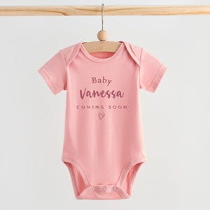 Embroidered Pink Baby Name Bodysuit,Baby Girl Gift,Custom Text Baby Bodysuit Gift for Her,Handmade Baby Bodysuit,Custom Baby Shower Gift
